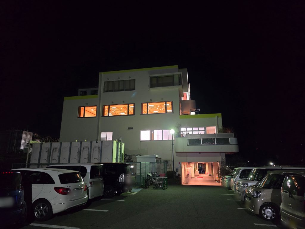 病気の方に和歌山県橋本市にあります「ゆの里さんの金水」と「月のしずく」をお届けさせて頂きました。