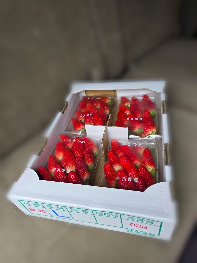 2026年2月某日、【いちご】をお弁当屋さんと八百屋さんを経営されているご夫婦よりご購入させて頂いた際、【ブロッコリー】をご提供いただきましたので、子ども食堂をされている「おかや食堂さん」と「子ども食堂 つなぐ」さんにお届けをさせていただきました。